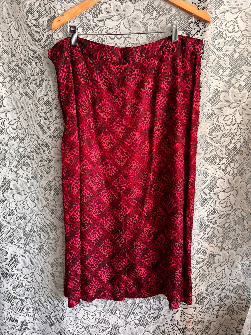 Vintage Red Satin Skirt Set with Black Velvet Collar - Picture 4 of 11